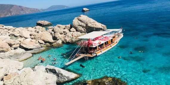 Adrasan’da Tekne Turu Sezonu Başladı: Koylar Ziyaretçilerini Bekliyor