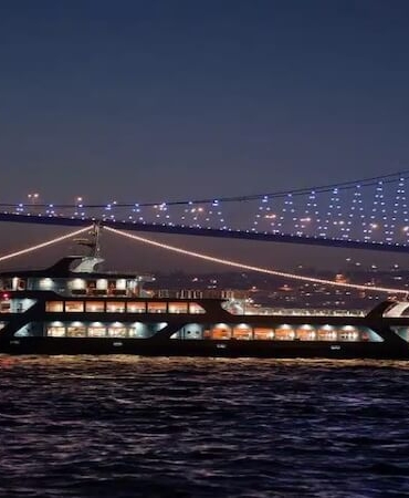 İstanbul’u Tanımanın En Etkileyici Yolu: Boğaz Turu